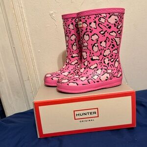 The boots are in good shape. Only worn a few times and the box is available